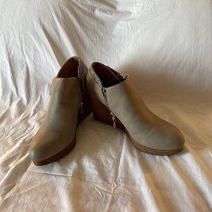 Dr. Scholl's Gray Wedge Ankle Booties Zipper Size 8.5. Memory Foam.